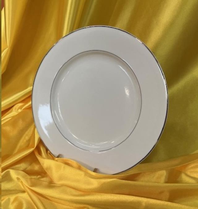 Where to find CHARGER CHOP PLATE WHITE W SILVER 12 in Omaha