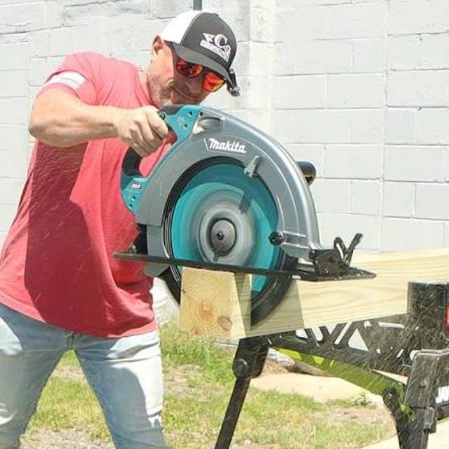 Rental store for CIRCULAR SAW  16-5 16ths   40v Battery in Omaha NE