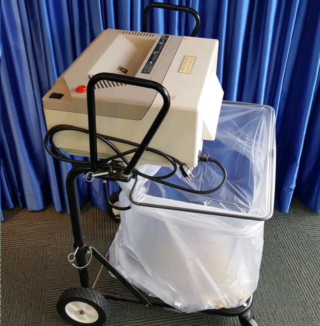 Where to find FULL SIZE PAPER SHREDDER in Omaha