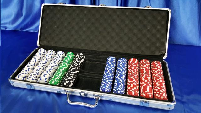 Where to find GAMING CASE OF CHIPS Vs.2 in Omaha