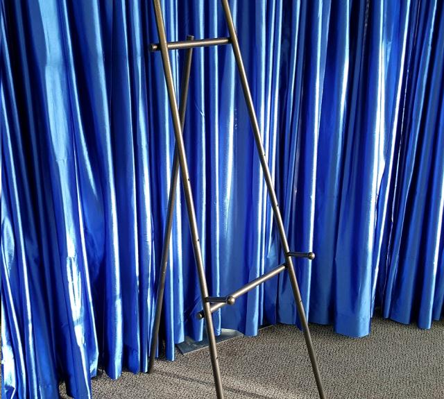 Where to find FLOOR EASEL, BRONZE ONYX in Omaha
