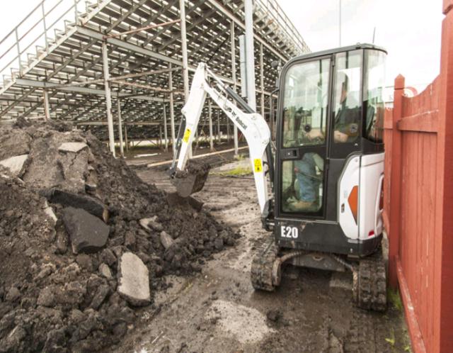 Where to find CRAWLER BACKHOE, 8 Ft 5 x 39 E20 in Omaha