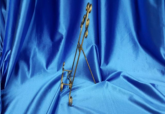 Where to find EASEL, TABLE TOP Crown 14.5 in Omaha