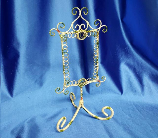 Where to find FRAME, SWIRL WIRE PICTURE in Omaha