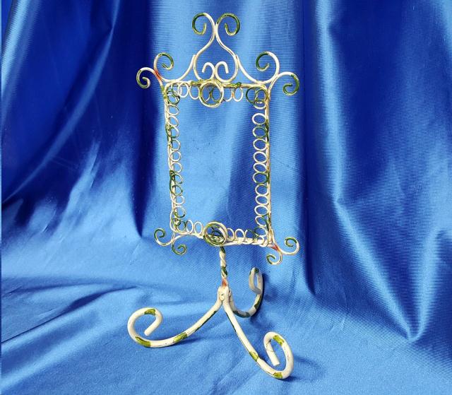 Where to find FRAME, SWIRL WIRE PICTURE in Omaha