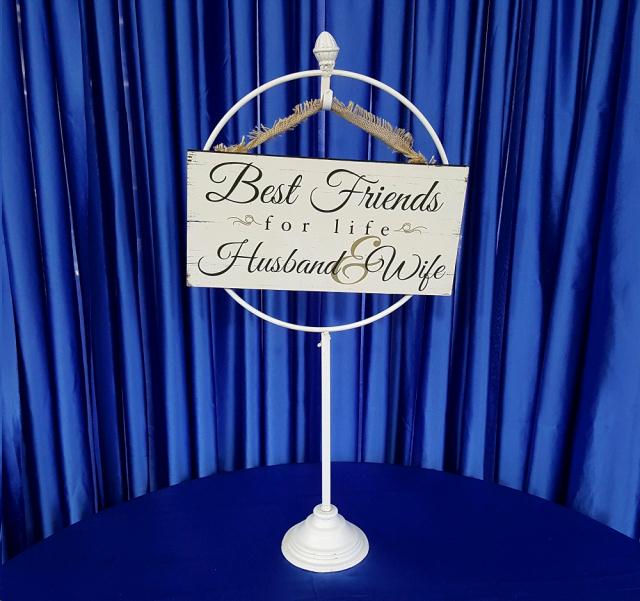 Where to find WREATH HOLDER-WHITE Adj in Omaha
