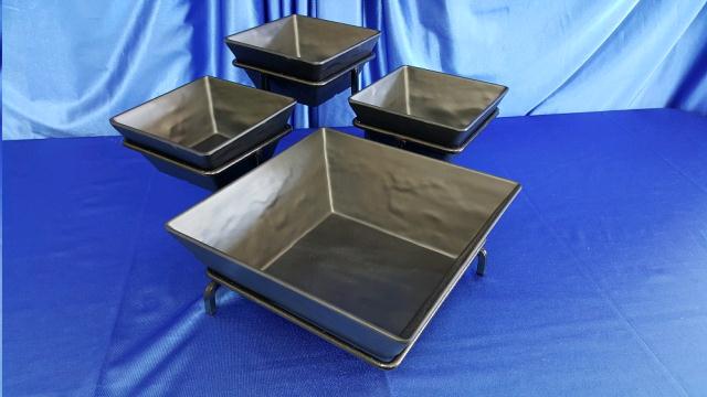 Where to find 4-BOWL BLACK SQU W STAND in Omaha
