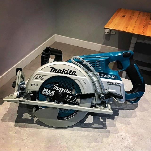 Rental store for CIRCULAR SAW  2 Battery Powered in Omaha NE