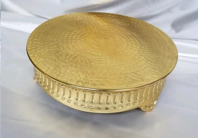Where to find HAMMERED GOLD 14 Rd Ribbed Cake Stand in Omaha
