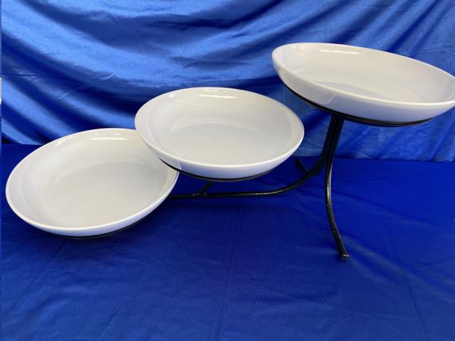 Where to find OVAL 3-WHITE BOWL SET W STAND in Omaha