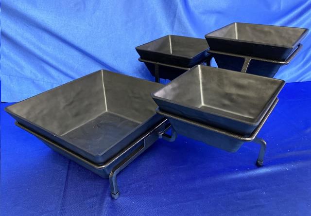 Where to find 4-BOWL BLACK SQU W STAND Vs 2 in Omaha