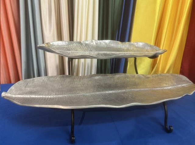 Where to find BANANA TRAY SET W STAND in Omaha